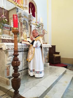 L'ultimo saluto a Don Domenico Votino.