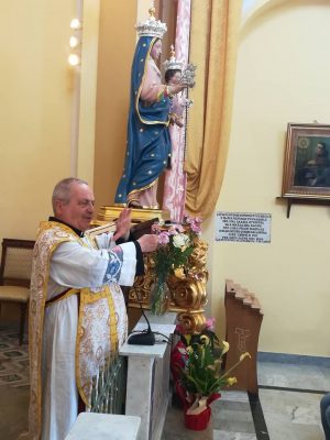 L'ultimo saluto a Don Domenico Votino.