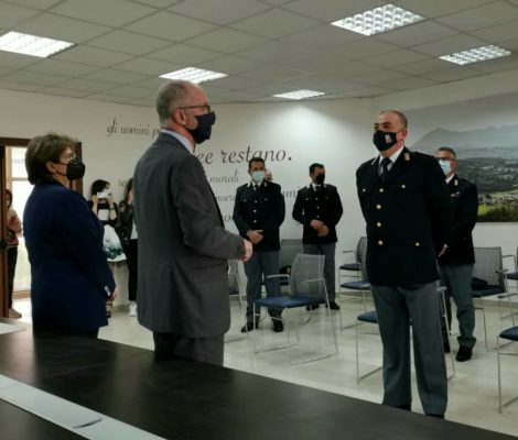 Il Questore di Benevento, Luigi Bonagura, ha consegnato ad alcuni dipendenti, i premi concessi dal Capo della Polizia