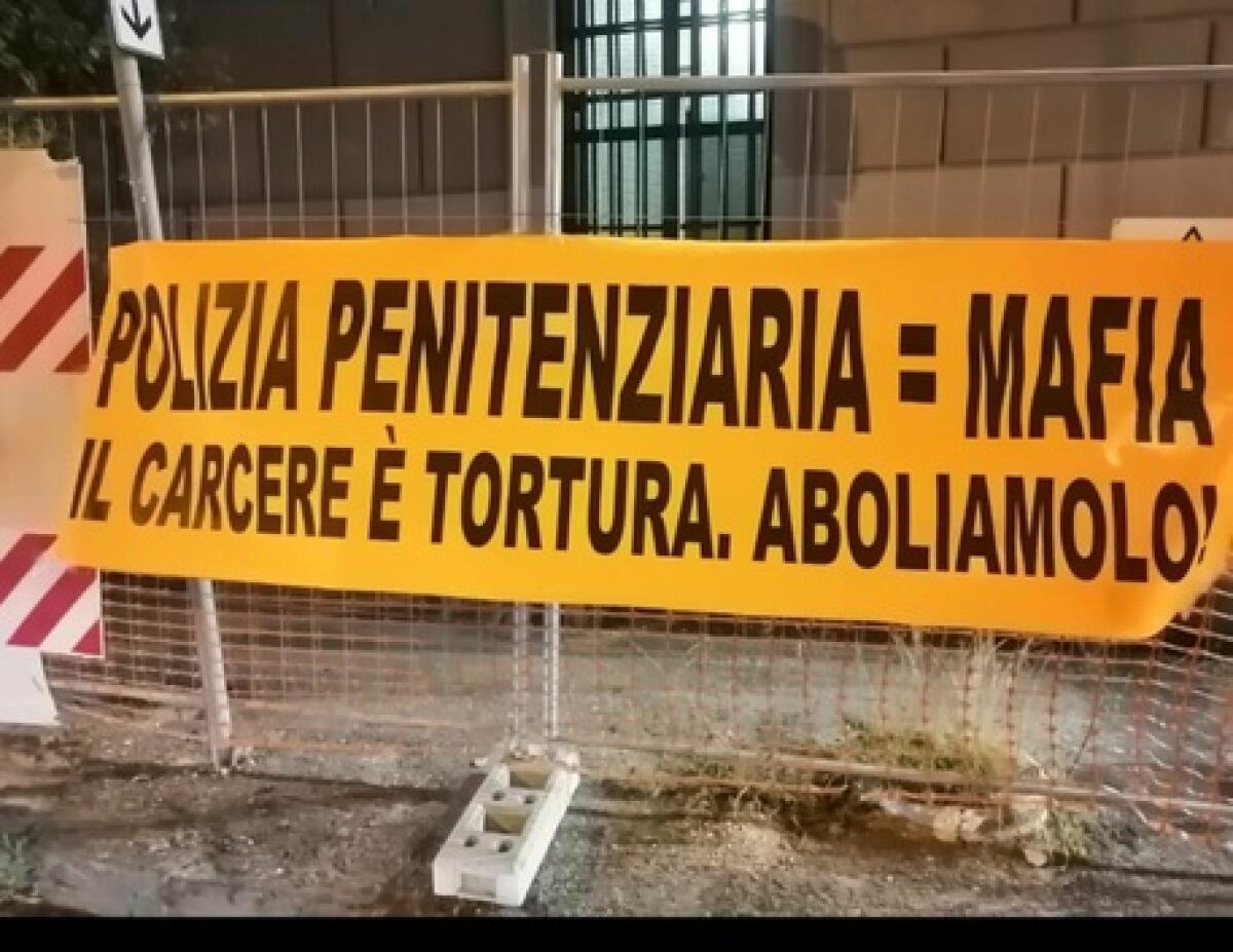 Violenze in carcere: ancora uno striscione contro la Polizia Penitenziaria. - 