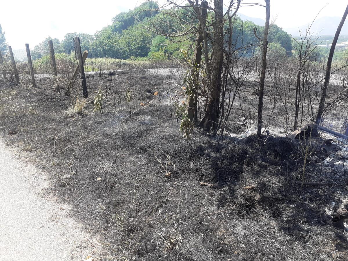 Cervinara. Bruciano il Quercino e la Zona Industriale - 
