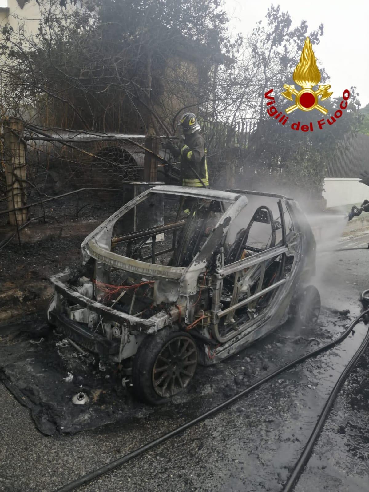 Pianodardine. Incendio di autovettura in transito - 
