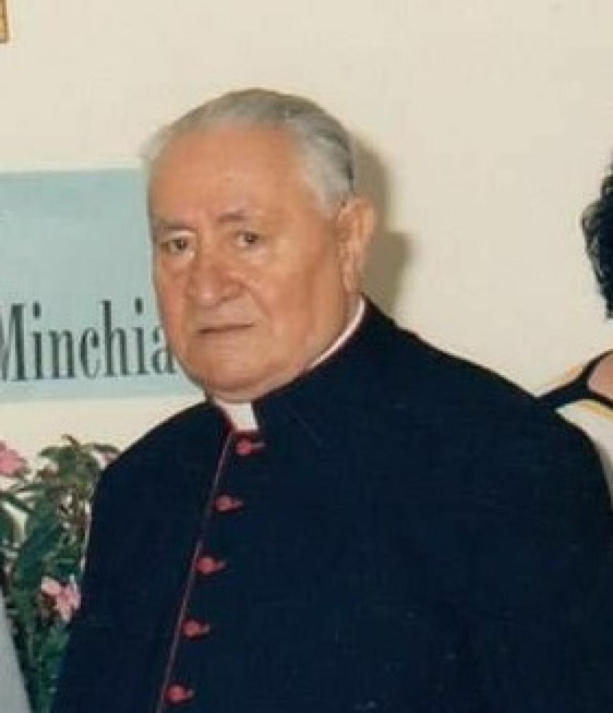 Uniti per Cervinara. Dedicare il Viale del Palazzetto dello Sport a Mons.Antonio Lombardi - 