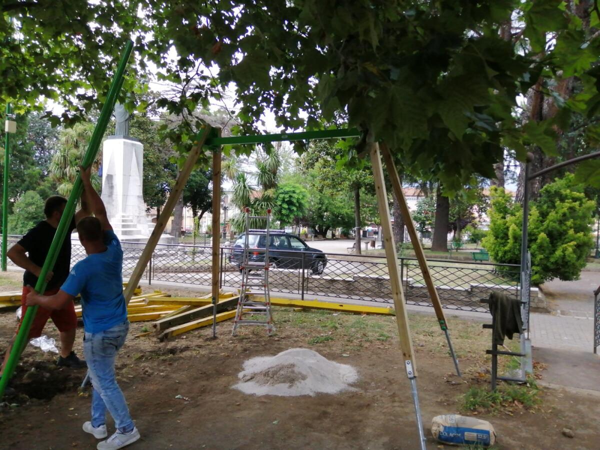 Cervinara. Proseguono lavori di ammodernamento del parco giochi - 