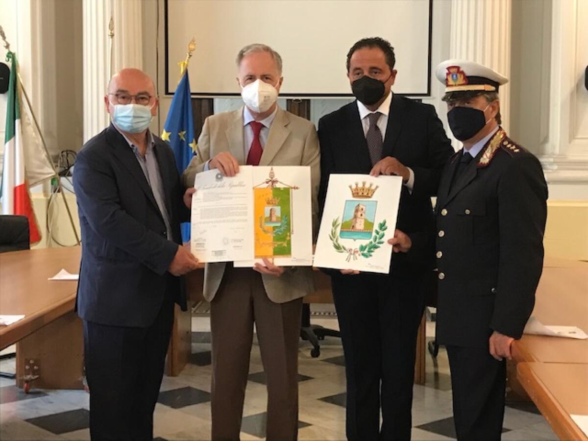 Consegnati dal Prefetto di Benevento stemma e gonfalone della Città di Telese Terme - 