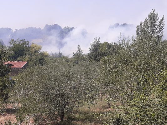 Cervinara. Bruciano il Quercino e la Zona Industriale