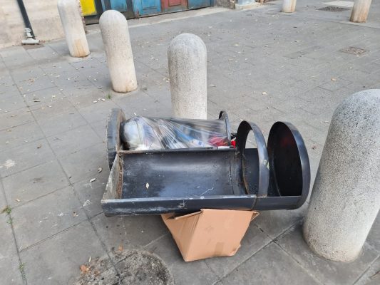 Cestini vandalizzati, Asia sporge denuncia
