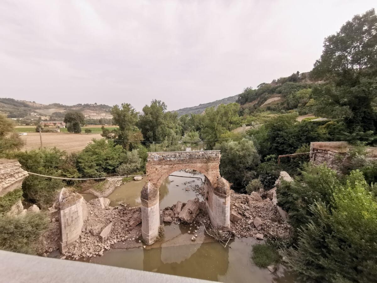 Di Maria sul crollo del ponte sul fiume Calore in territorio di Apice - 