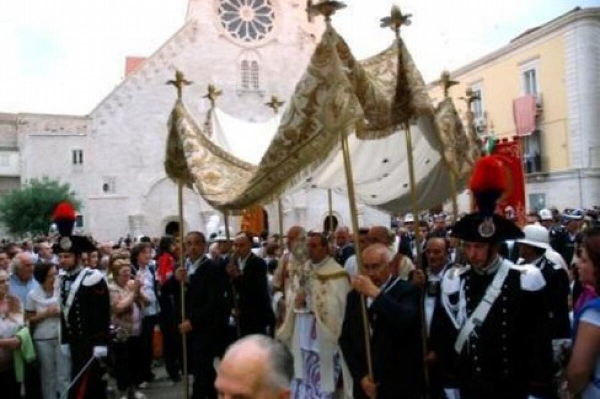 Vescovi confermano il divieto di svolgimento delle processioni - 