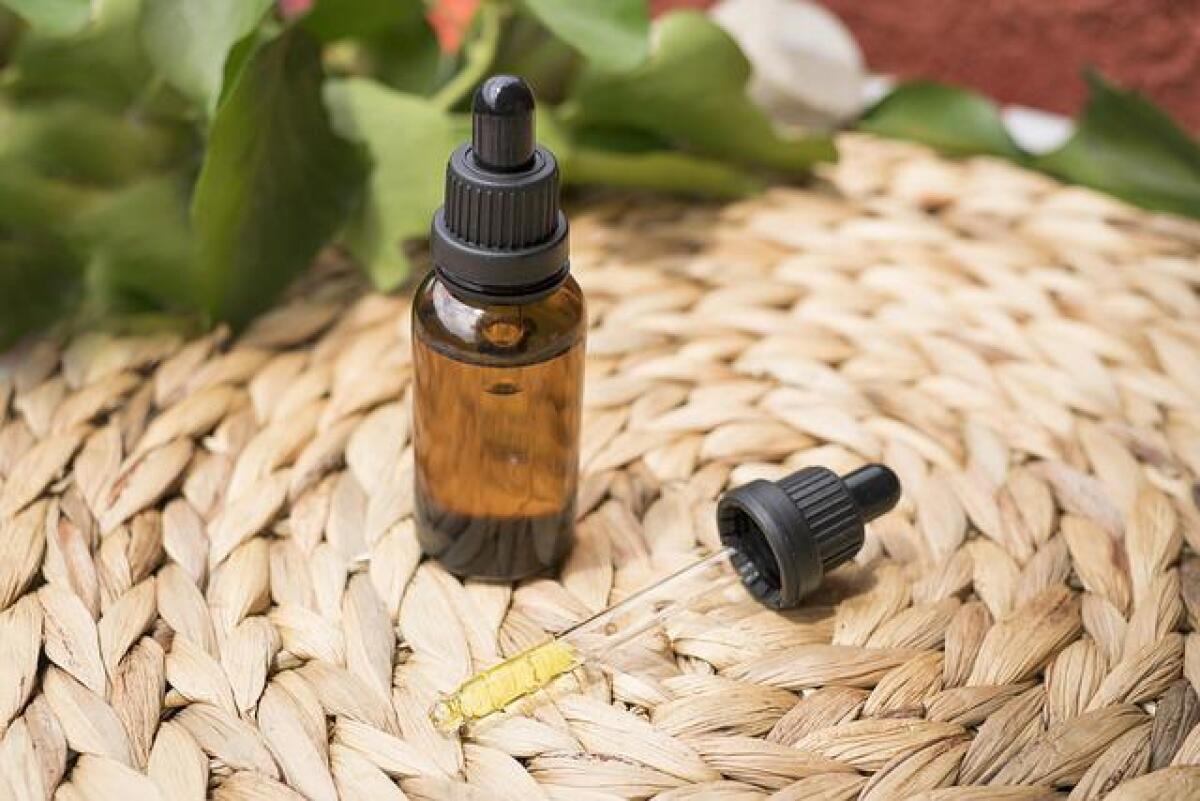 Dai disturbi del sonno all'invecchiamento cutaneo: tutti i benefici dell'olio di CBD - 