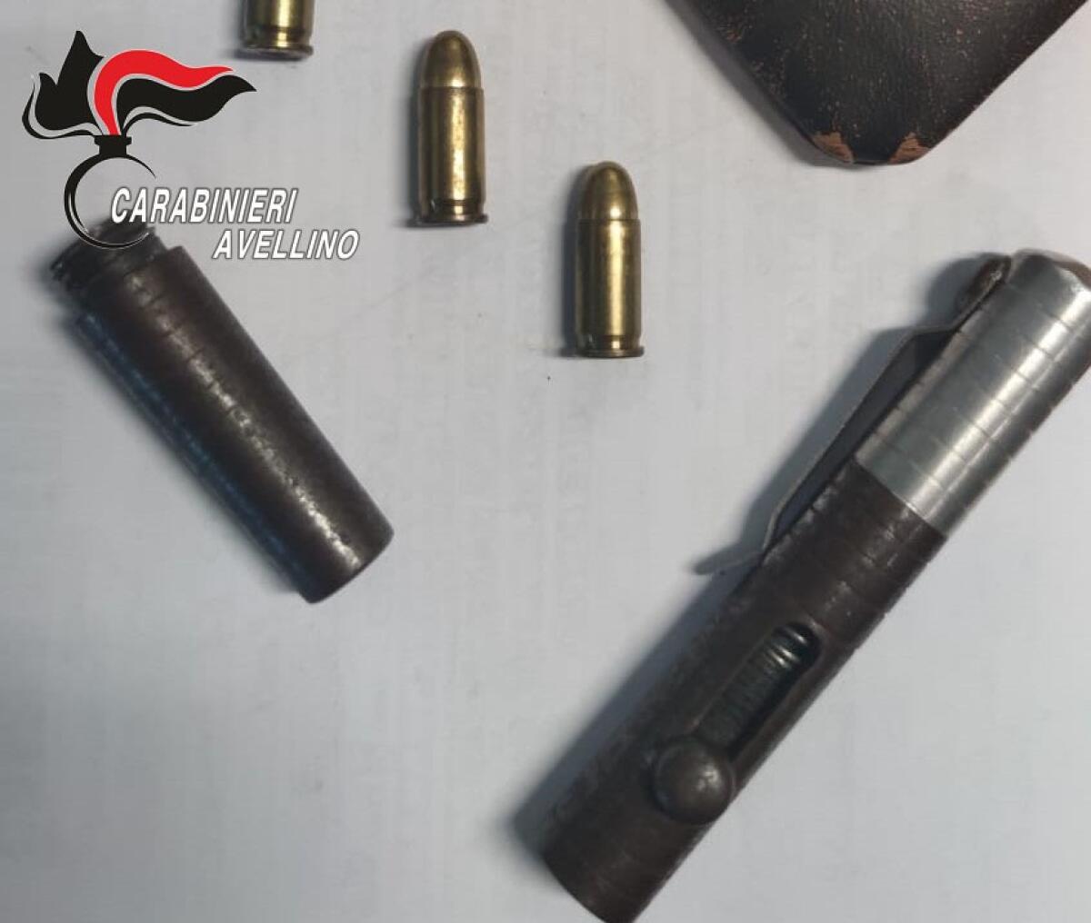 Arrestato un 40 enne per maltrattamenti in famiglia, aveva anche una penna pistola completa di 3 proiettili - 