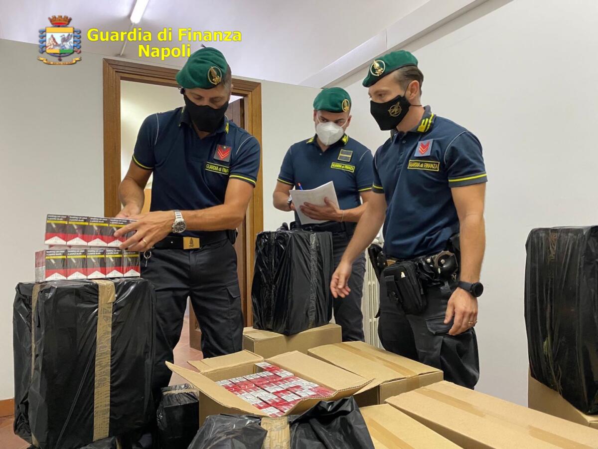 Sequestrati dalla Guardia di finanza 320 kg. di sigarette, in manette un contrabbandiere - 