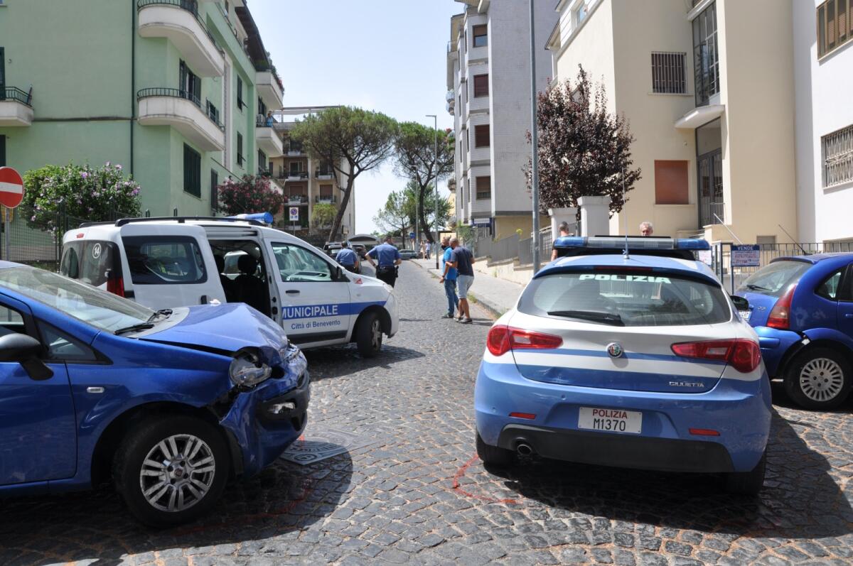 Incidente in via Torretta, ferito agente di polizia - 