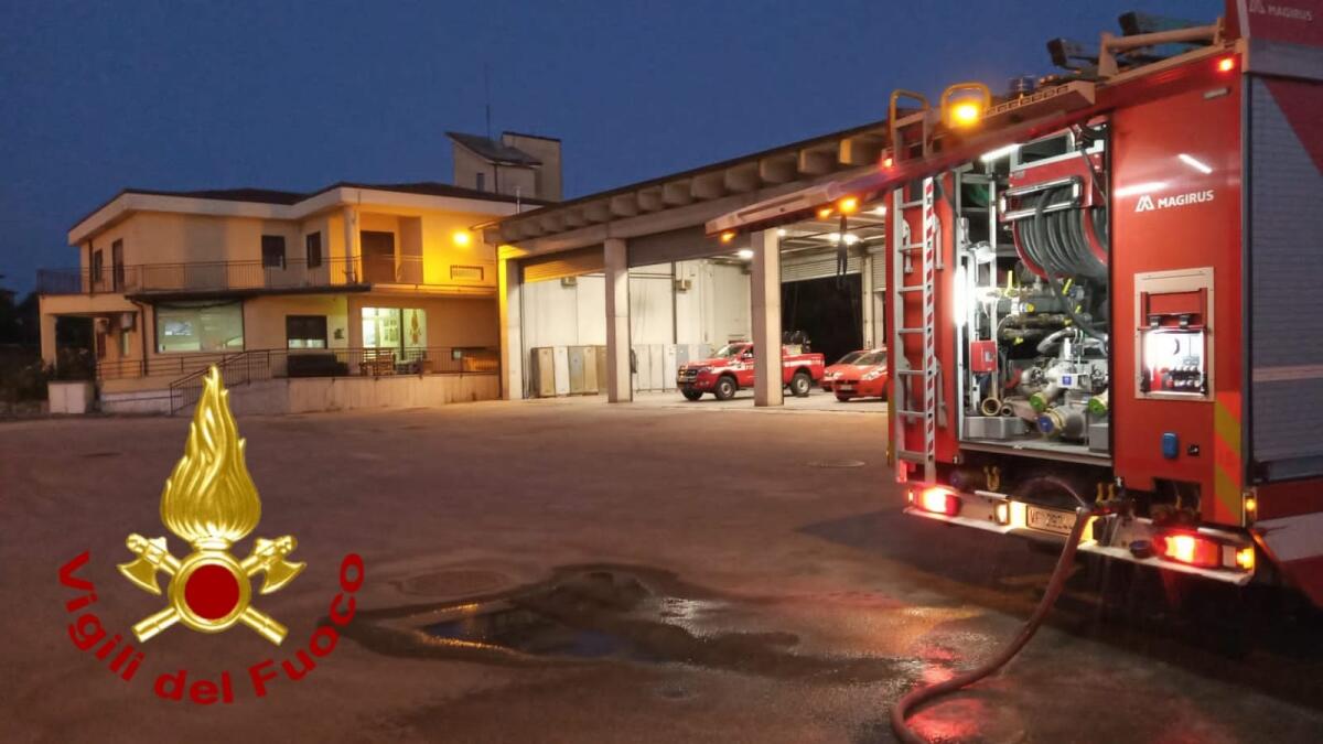 Flumeri. In fiamme autovettura, pulmino e ciclomotore - 