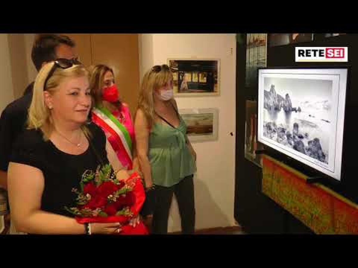 Cervinara. Inaugurazione della mostra Viaggio nel Mondo di Angelo Marchese - 