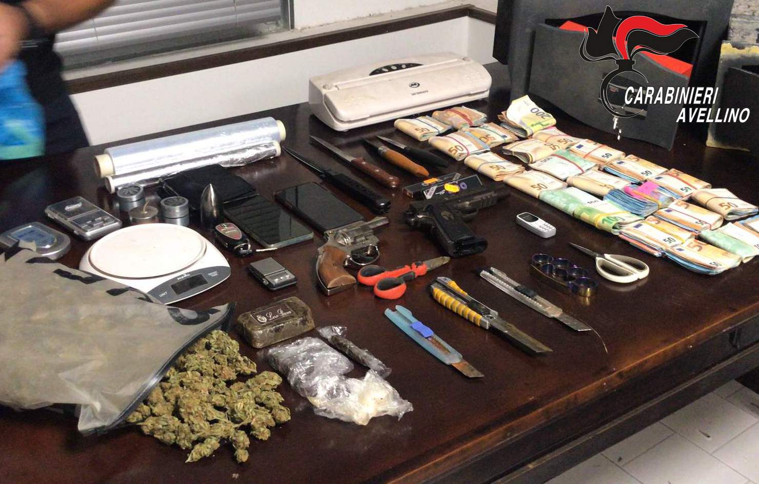 Spaccio di droga, in manette due fratelli