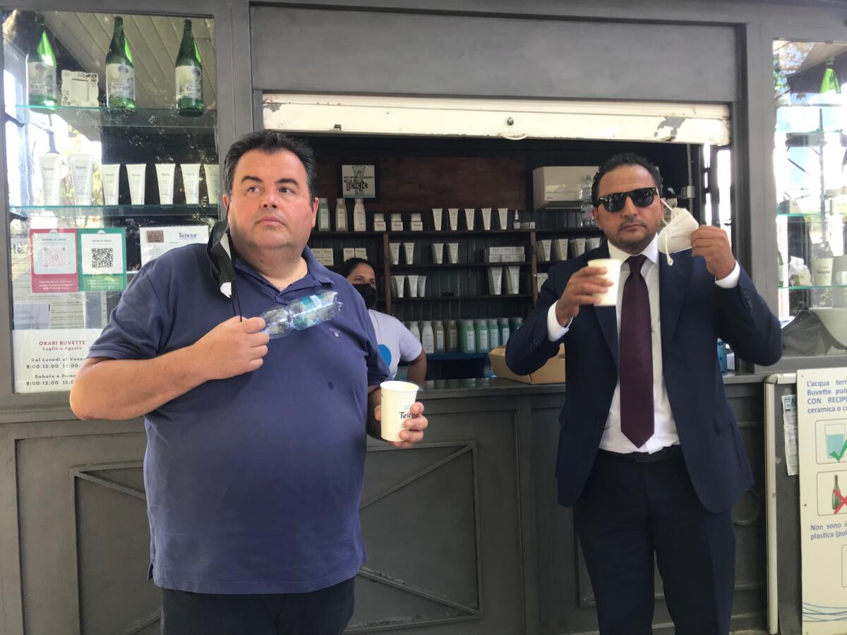 Lo Chef stellato Gennaro Esposito incantato da Telese e le sue bellezze. - 