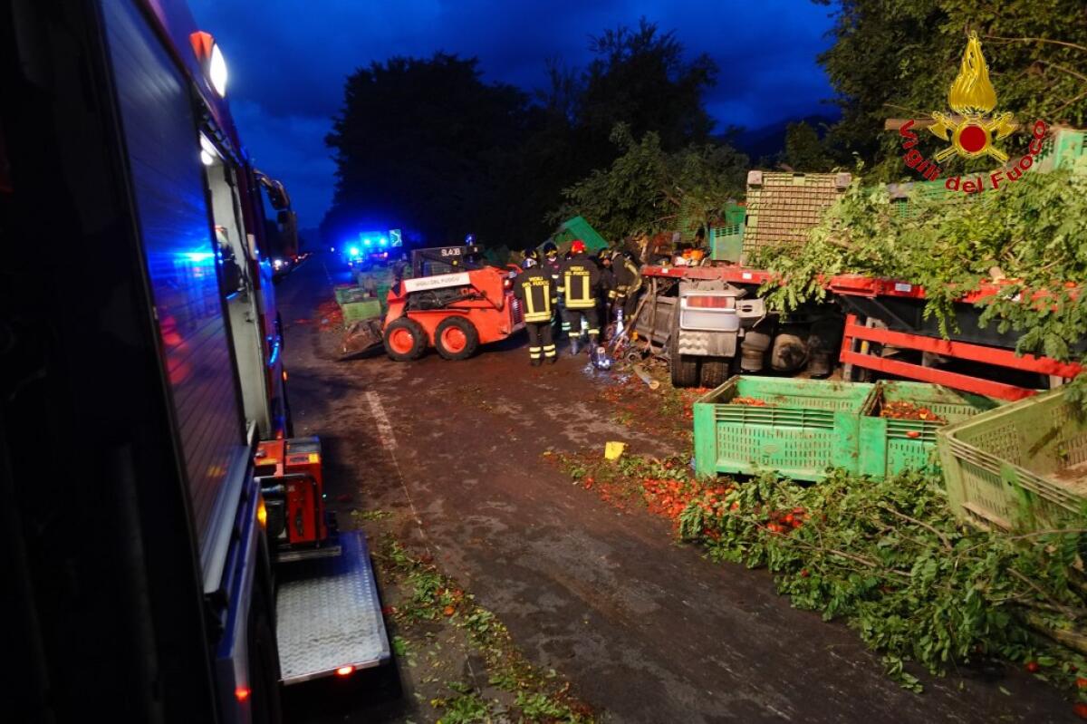 Camionista perde la vita in un incidente stradale sul raccordo Av-Sa - 