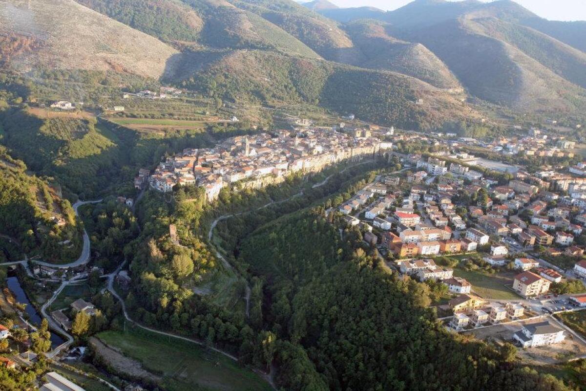 GESESA inaugura la nuova illuminazione, ma non investe nella rete idrica. Il Comitato Beni Comuni di Sant’Agata de’ Goti: non si facciano affari sull’acqua - 