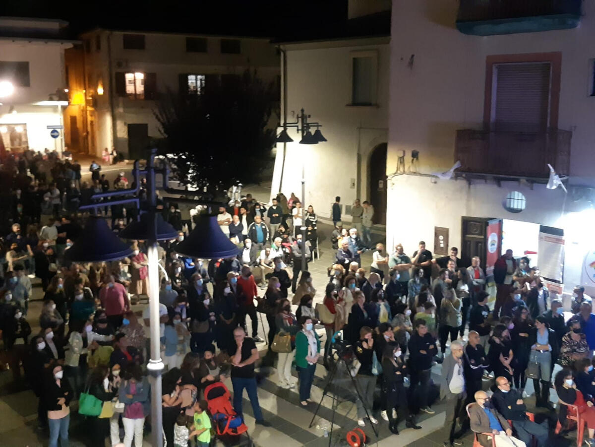 ViviAmo Rotondi, grande affluenza in piazza per sostenere Pino Gallo e la sua compagine - 