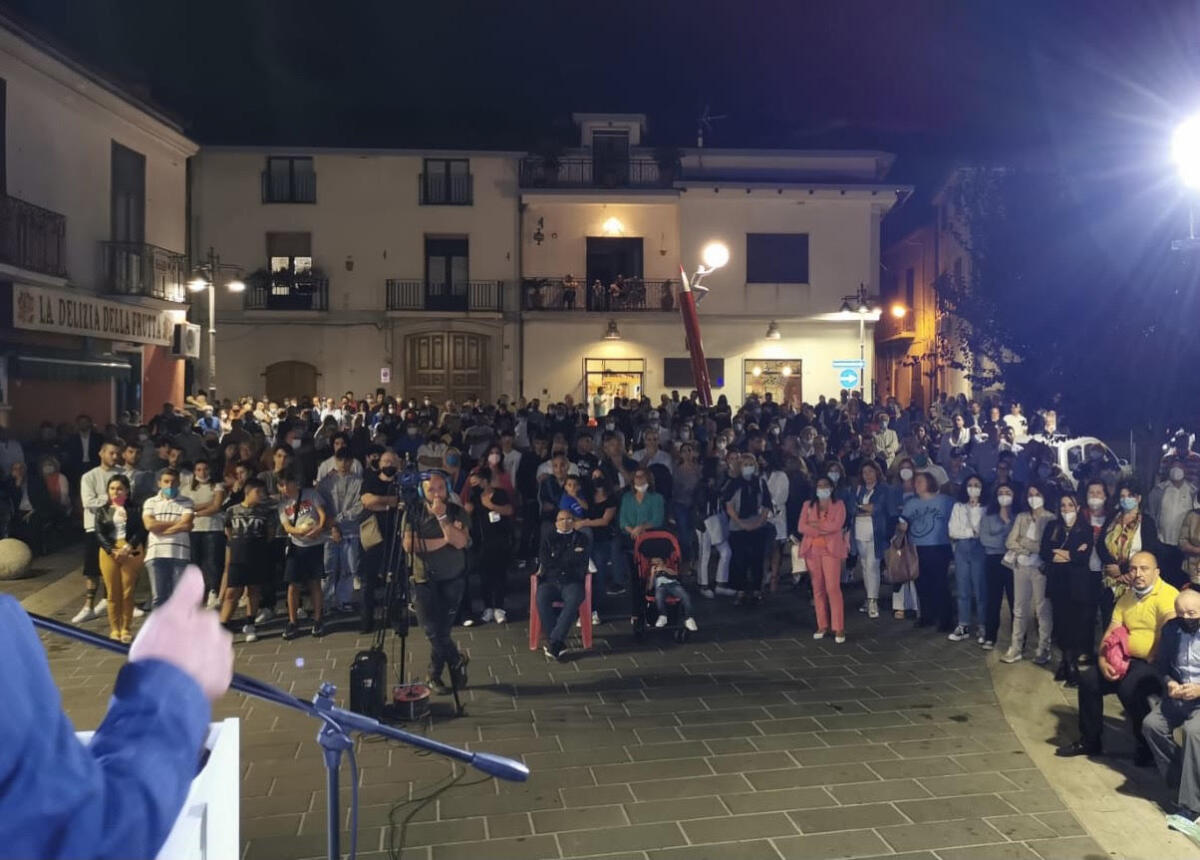Rotondi, numerosi in piazza per sostenere Pino Gallo e la sua squadra - 