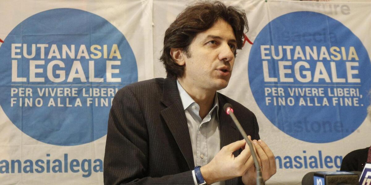 Marco Cappato ad Avellino per referendum Eutanasia legale - 