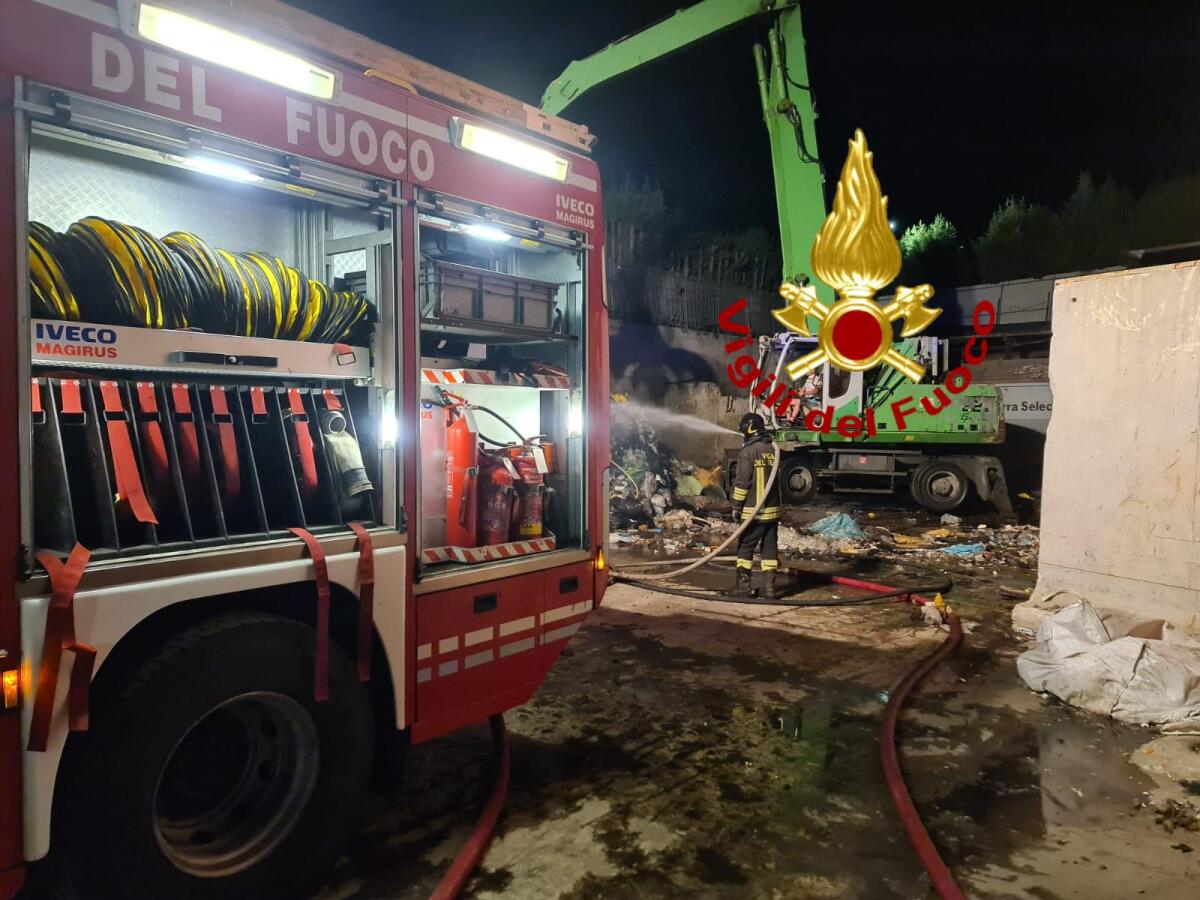 Monteforte. Incendio in un'azienda di trattamento di rifiuti - 