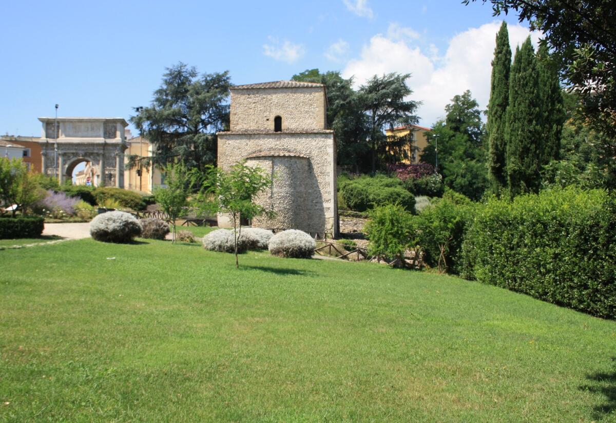Nuova installazione digitale immersiva del complesso monumentale di Sant’Ilario a Port’Aurea, a due passi dall’Arco di Traiano - 