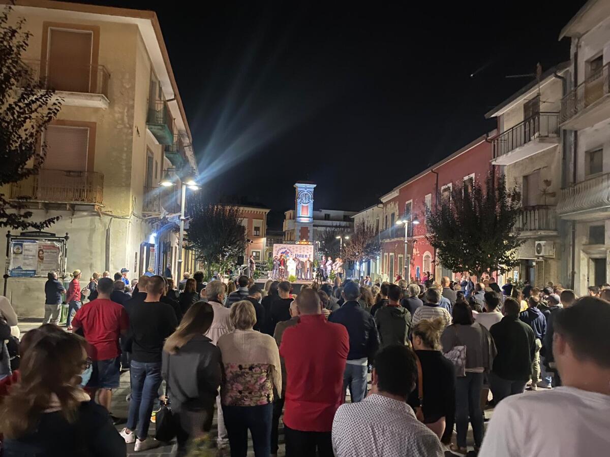 Rotondi Unita. Giuseppe Ilario davanti a una piazza gremita attacca il gatto e la volpe : rateizzazione dei debiti, certi giochetti devono finire. - 