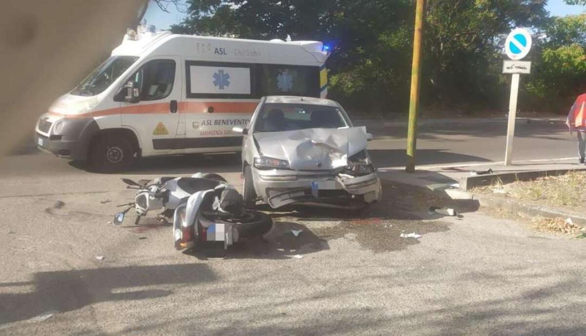 Benevento. Incidente tra auto e moto, ferito un 19 enne - 