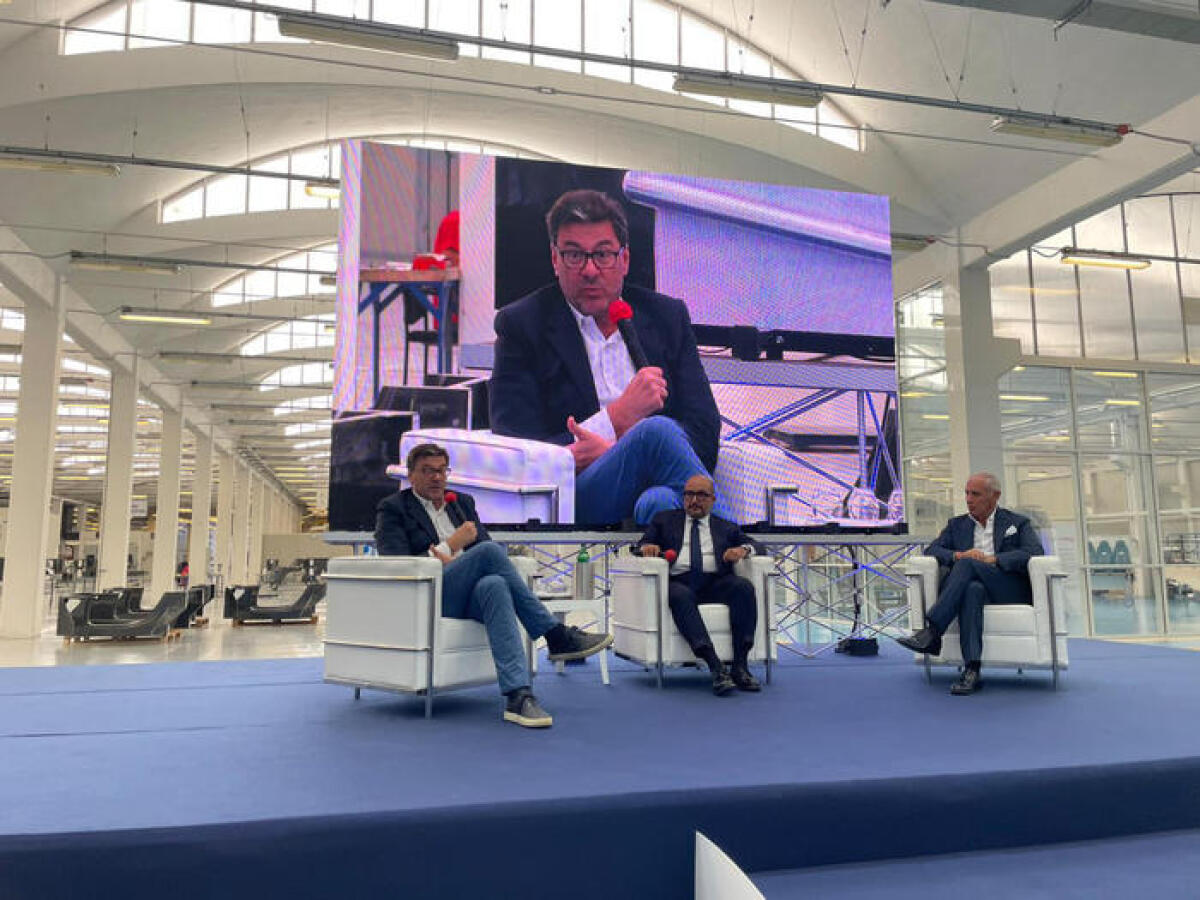 Airola. Il ministro Giorgetti: premi per chi investe dove c'è crisi - 