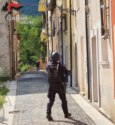 Barricato in casa da mercoledi, immobilizzato dai militari di Primo Intervento