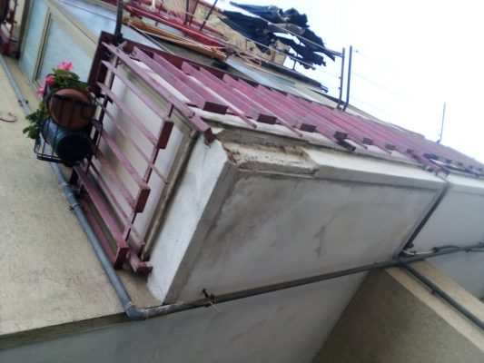Rotondi. Caduta di calcinacci da un palazzo di Via Caudina 34
