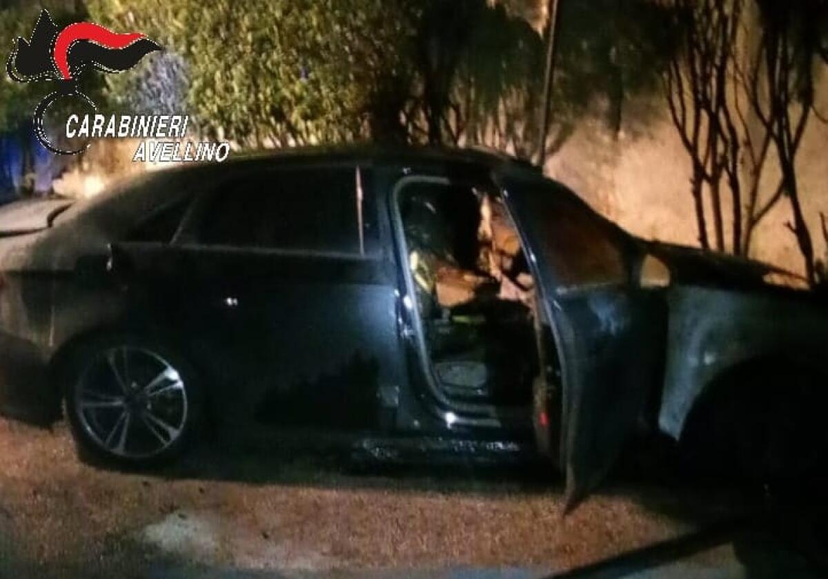 Solofra. Data alle fiamme un'Audi A3 - 