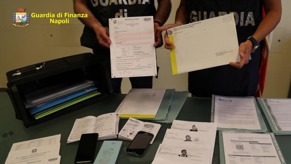 Sette arresti per possesso e fabbricazione di documenti di identificazione falsi e ricettazione. - 