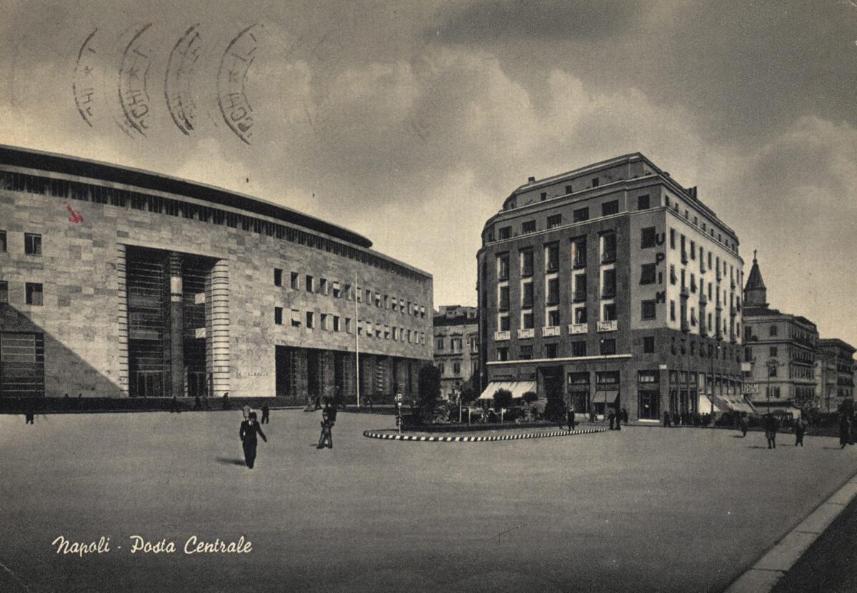 Poste, lo storico palazzo di Napoli compie 85 anni e si fa più "green" - 