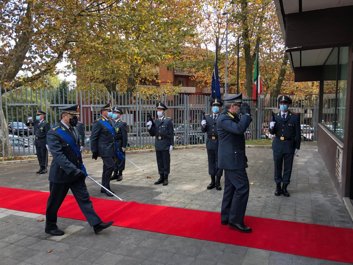 Cambio al vertice delle Fiamme gialle irpine, tra il col. Gennaro Ottaiano e il col. Salvatore Minale - 