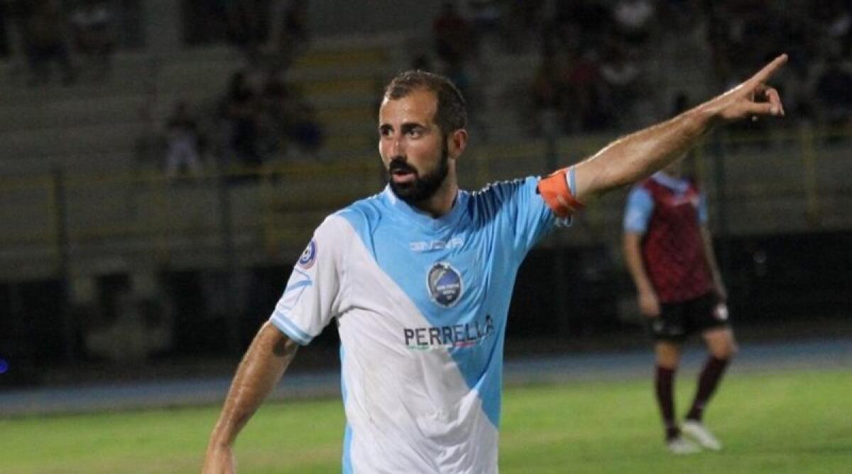 L’Audax Cervinara 1935 annuncia il divorzio con il centrocampista Francesco Santonicola. - 