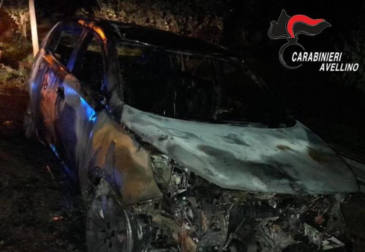 Aiello del Sabato. In fiamme una Kia Sportage, indagano i Carabinieri - 