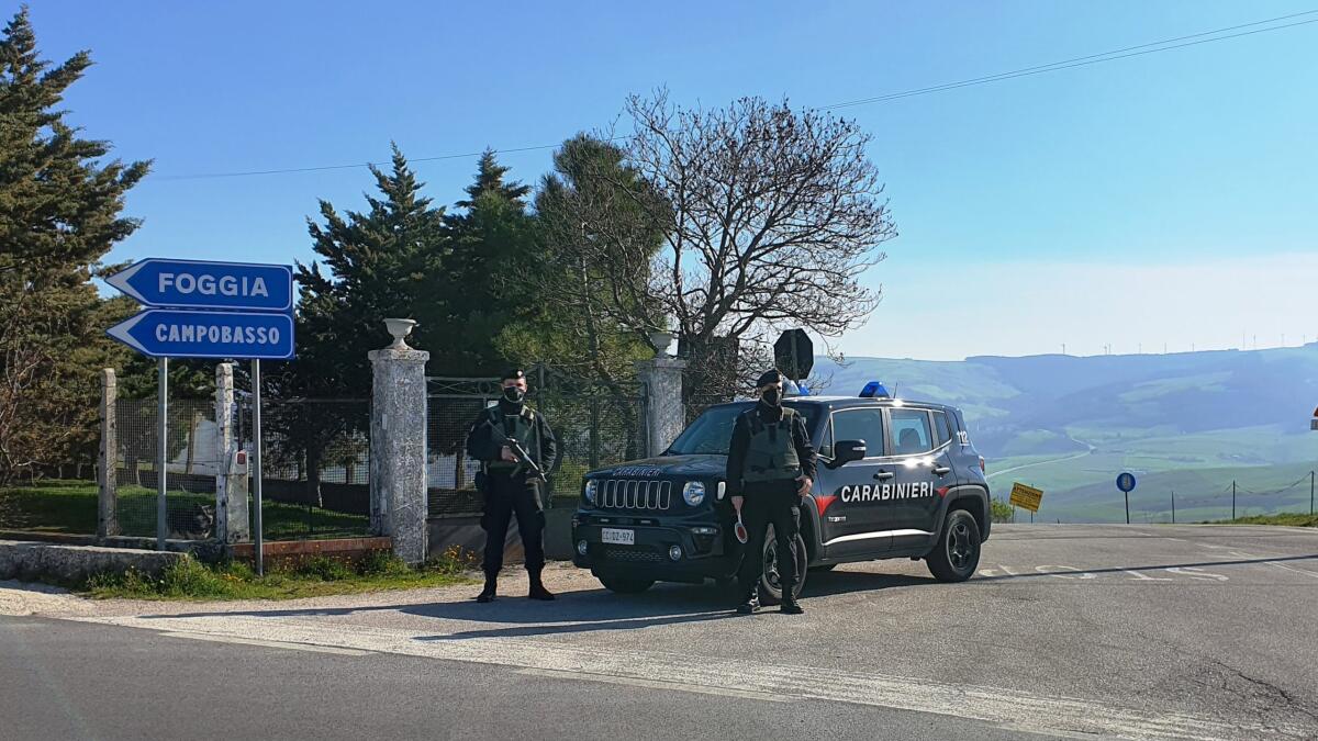 Un 38 enne e una 24 enne denunciati dai carabinieri per truffa - 