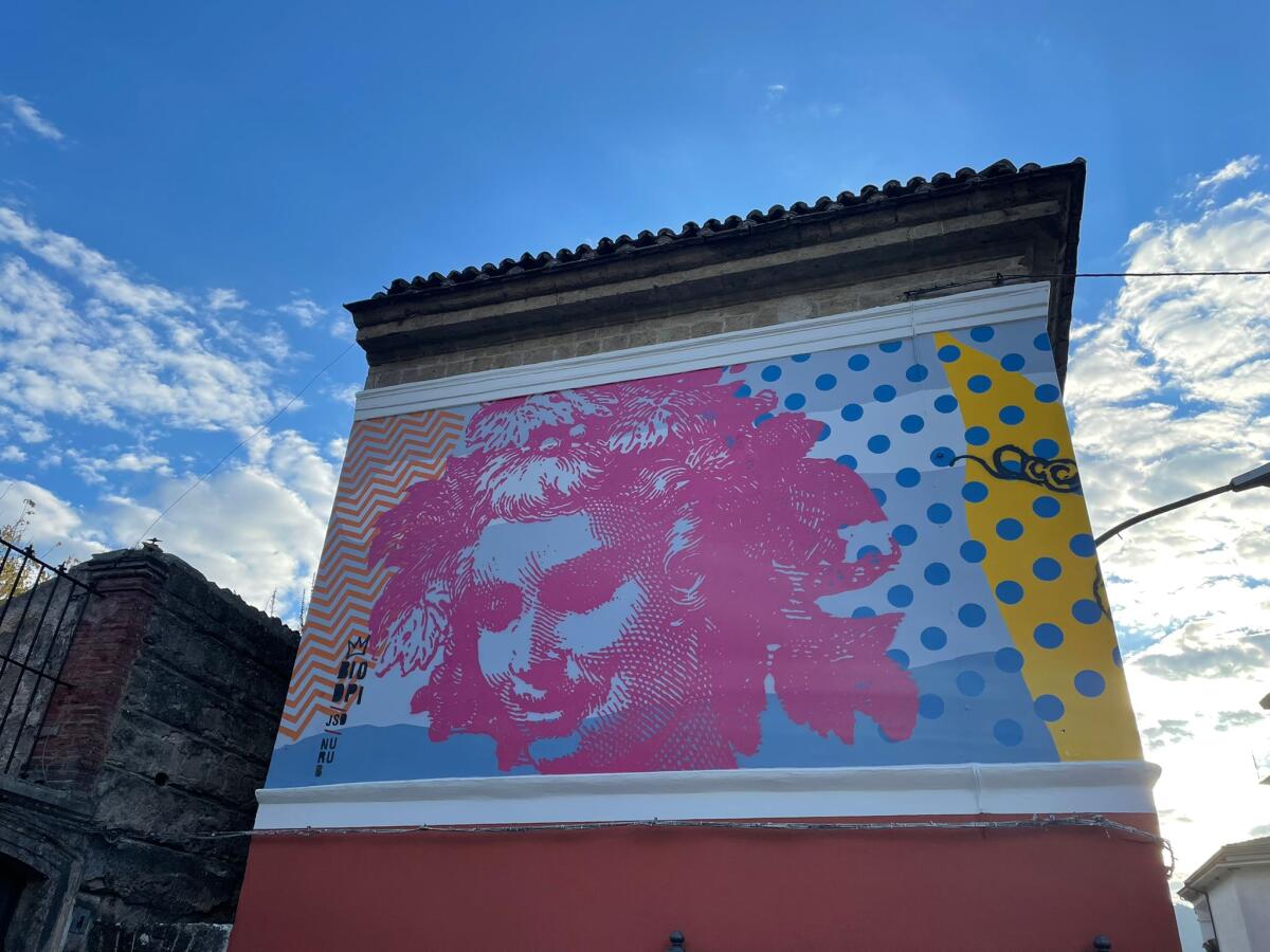 Sant'Agata de Goti.  "Il Dono" è il titolo del murale realizzato dall’artista Fabio Della Ratta - 