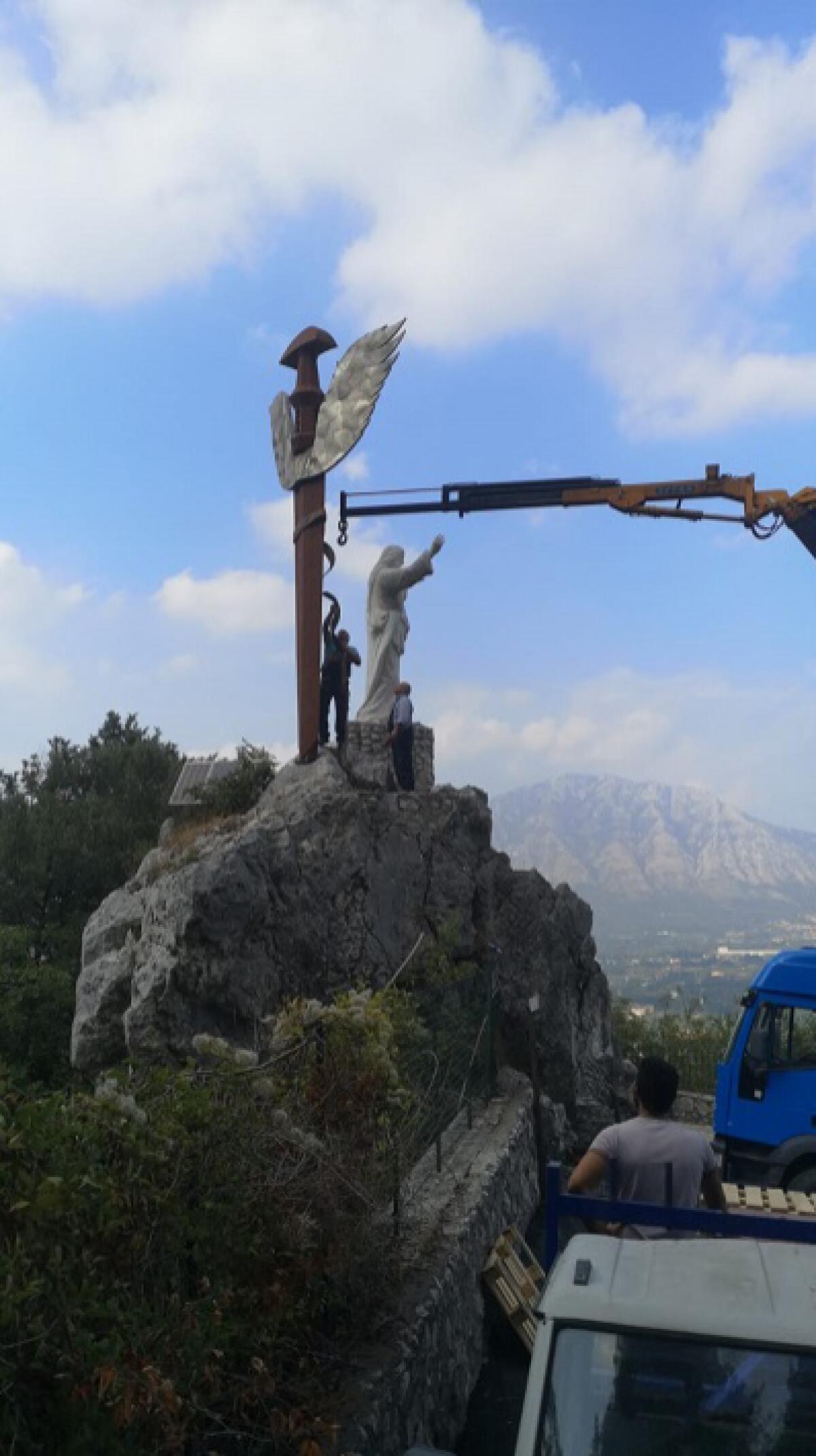 Conferenza di presentazione e inaugurazione dell’installazione della scultura “Spada Angelica” a Cervinara - 