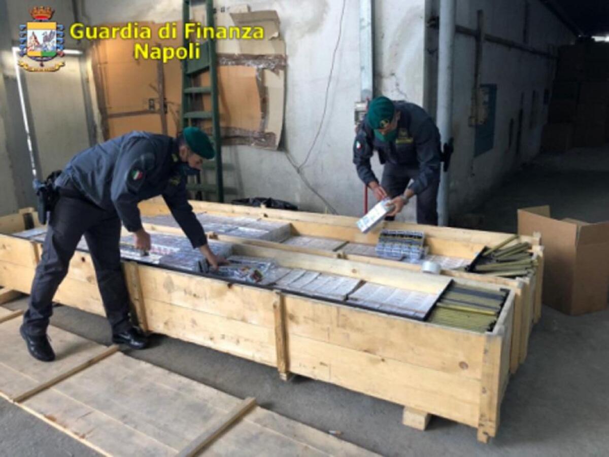 Sei contrabbandieri tratti in arresto, sequestrate circa 4 tonnellate di "bionde" - 