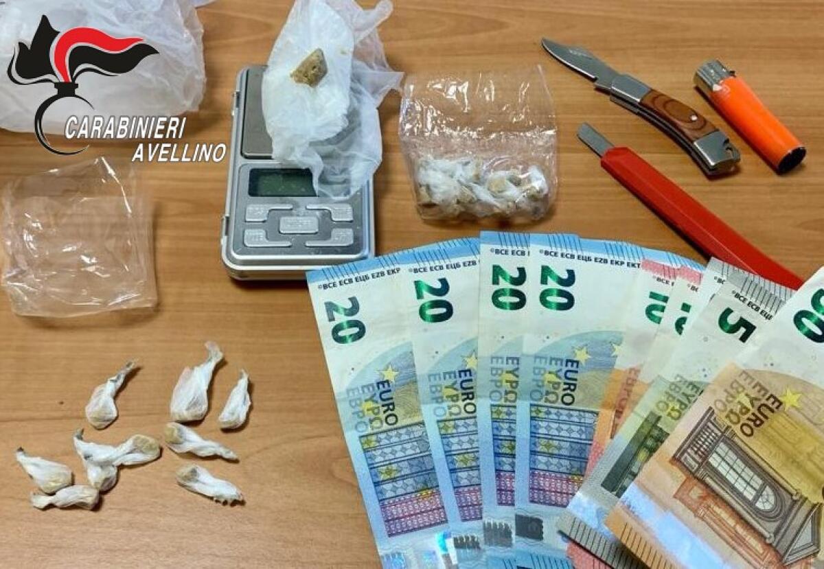 Carabinieri arrestano spacciatore e denunciano acquirente, sequestrati 9 grammi di eroina - 
