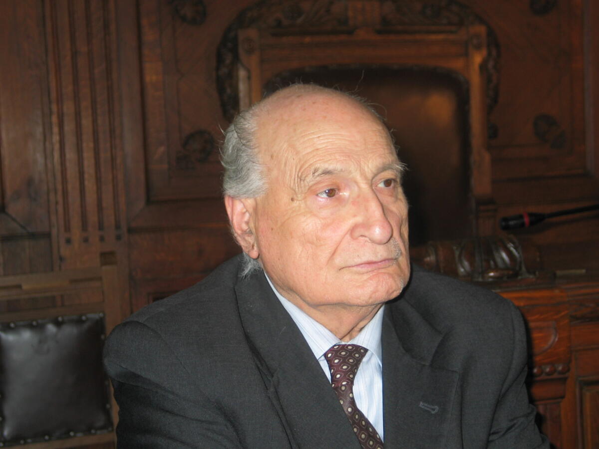In Memoria del dott.Luigi Bocchino, sindaco di Apice per 40 anni. - 