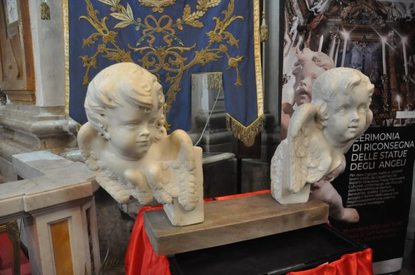 Restituite quattro sculture in marmo bianco trafugate circa 32 anni or sono dai beni della Chiesa di Guardia Sanframondi