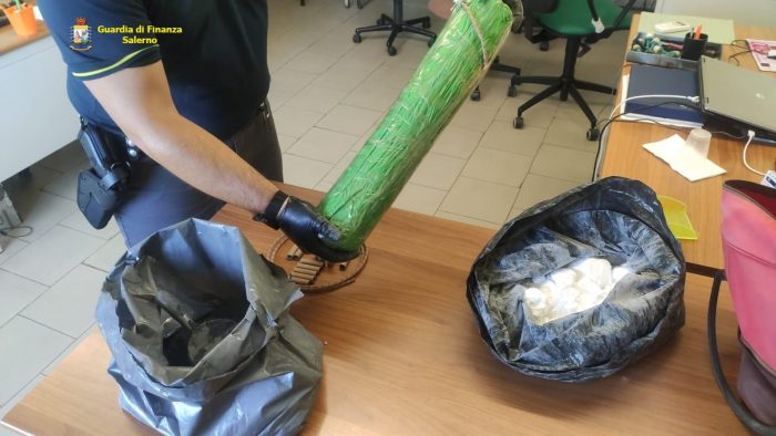 Trasportava ordigno esplosivo all'interno della propria autovettura, arrestato un pregiudicato