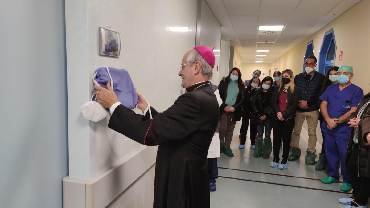 Vescovo Aiello scopre targa in memoria di Florindo La Ragione - 