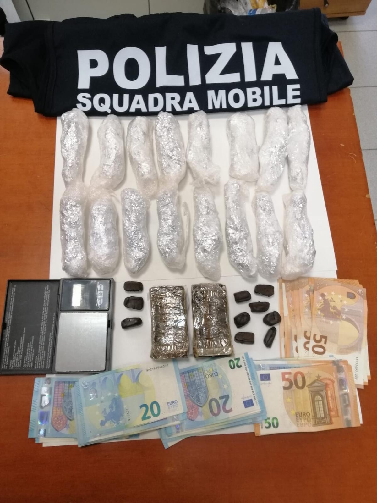 In una macelleria di un noto supermercato un 50 enne spacciava droga - 