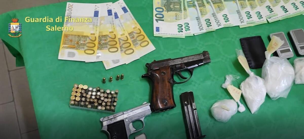 Armi e droga in un appartamento, in carcere un 32 enne. - 